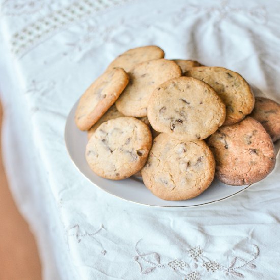 Crispy Honey Chocolate Chip Cookies