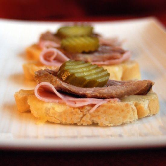 Cuban Sandwich Crostini