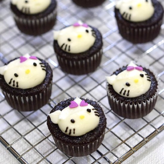 Hello Kitty Mini Cupcakes