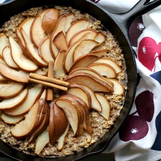 Spiced Pear Baked Oatmeal