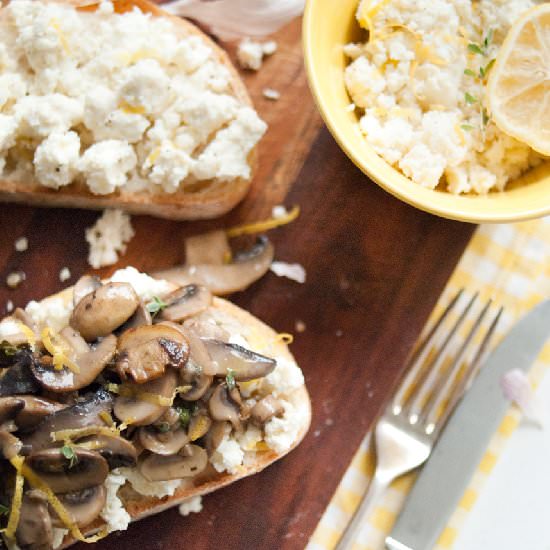 Garlic & Thyme Mushroom Toasties