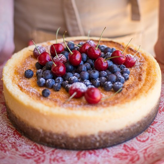 Baked white chocolate cheesecake