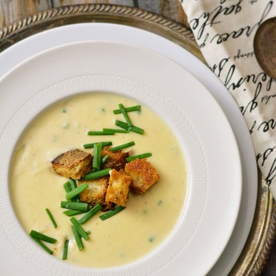 Cheesy Cauliflower Soup