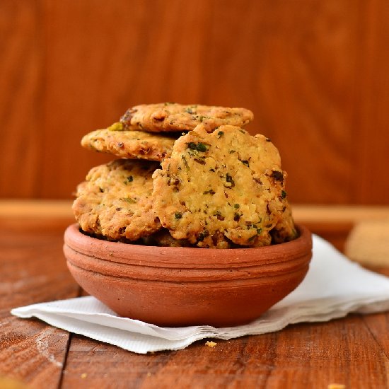 Methi-Matar Ki Mathri