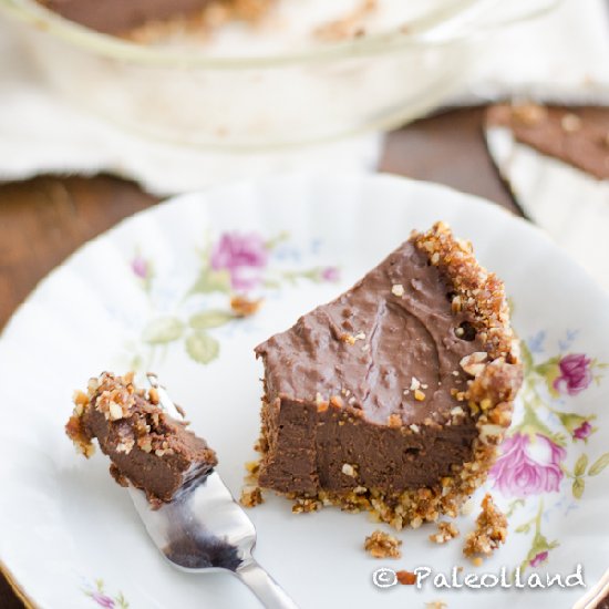 Paleo Chocolate Pie with Nut Crust