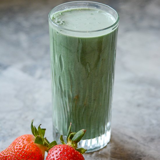 Strawberry Almond Green Smoothie