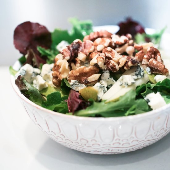 Pear & Gorgonzola Salad with Walnut