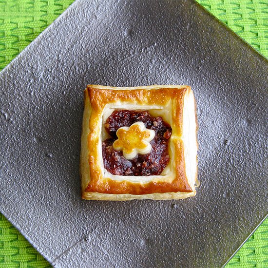 Tarts with jam, raisins & almonds