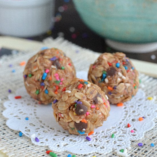 Skinny Peanut Butter Granola Bites