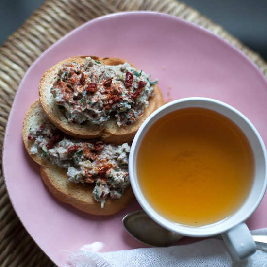 Toast With Sardine, Rucola and Lemo