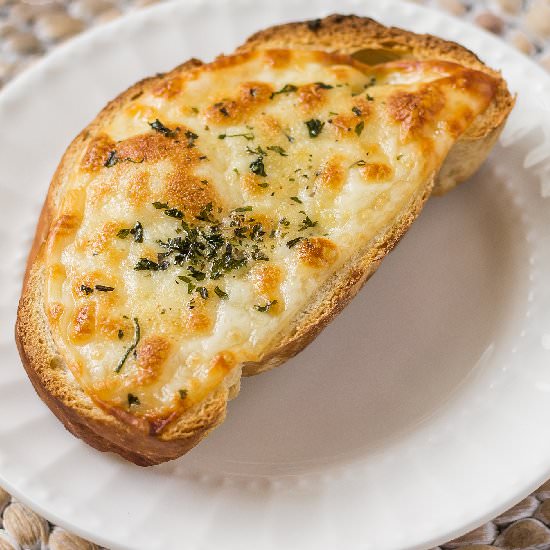 Easy Cheesy Garlic Bread