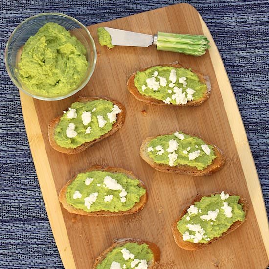 Sweet Pea Crostini with Goat Cheese