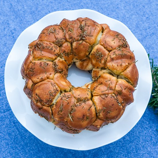 Cheese-Stuffed Monkey Bread