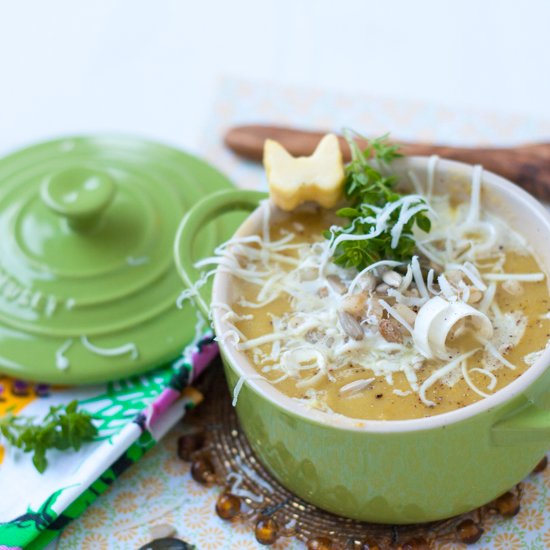 Yellow zucchini cream with wheat