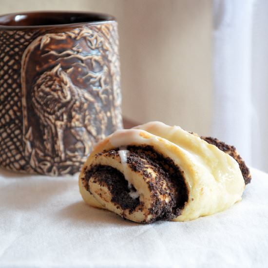 Sweet, poppy seed buns