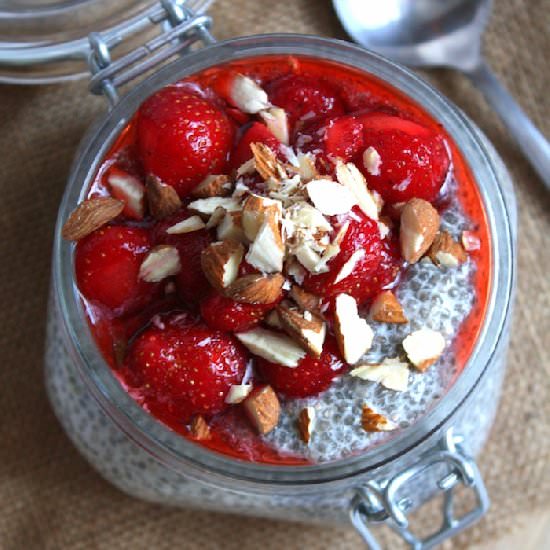 Strawberries ‘n’ Cream Chia Pudding