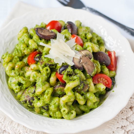 Spinach Pesto Pasta with Mushrooms