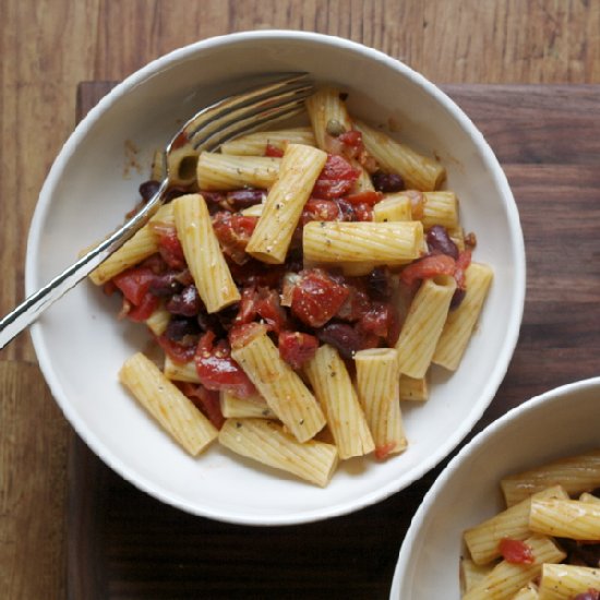 Rigatoni with Tomato Bacon Sauce