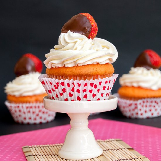 Nutella Stuffed Vanilla Cupcakes