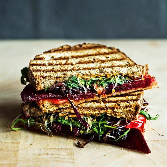 Beetroot Sandwich with Spicy Tomato