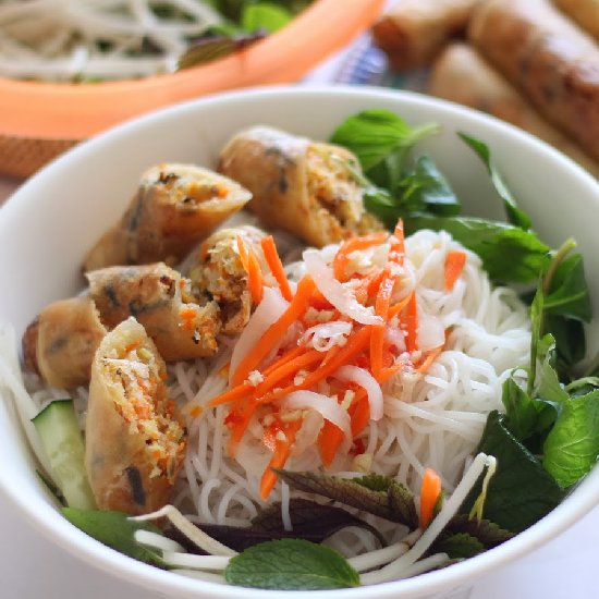 Vietnamese Egg Rolls Noodles