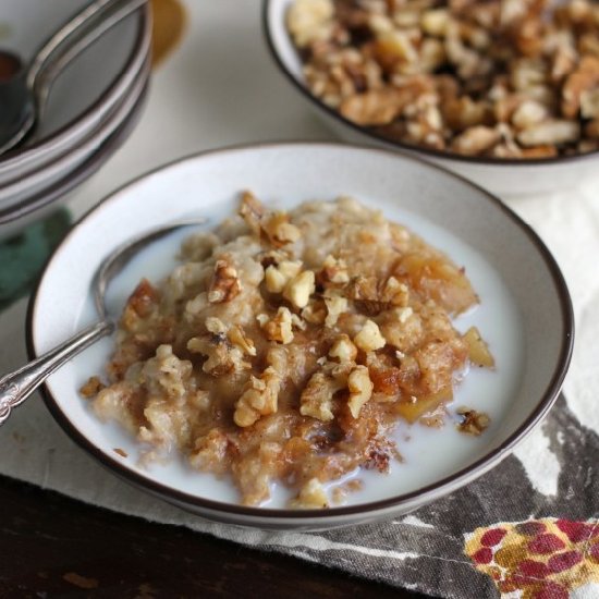 Slow Cooker Apple Oatmeal