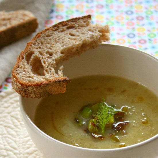 Leek, fennel & pear soup