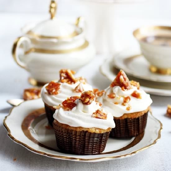 Almond brittle cupcakes