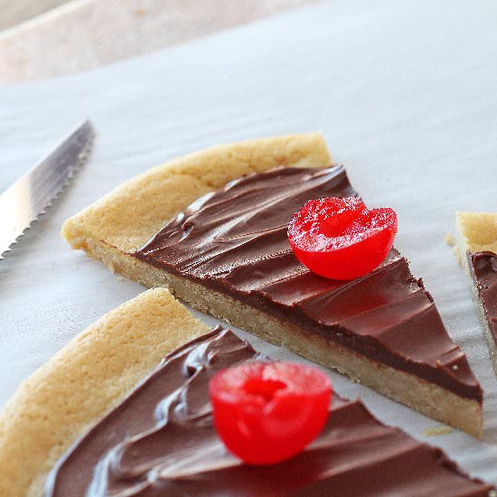 Chocolate Hazelnut Dessert Pizza