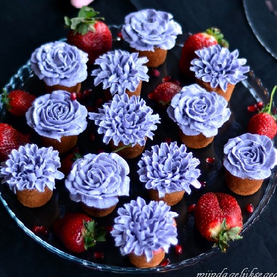 Vanilla Flower Cupcakes