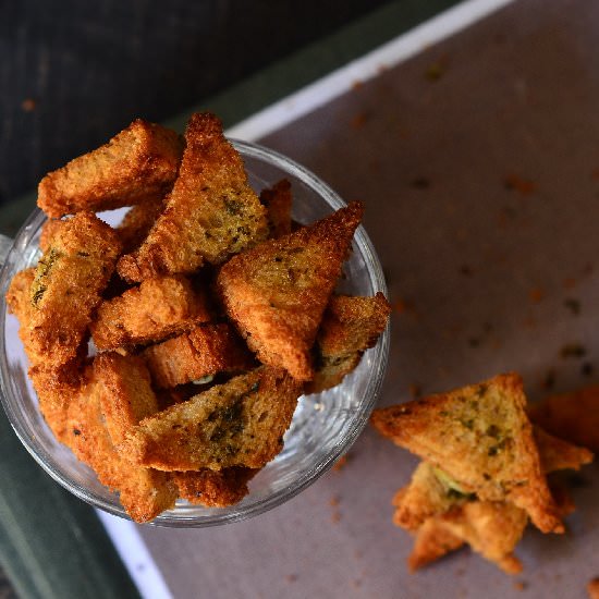 Croutons with garlic and herbs