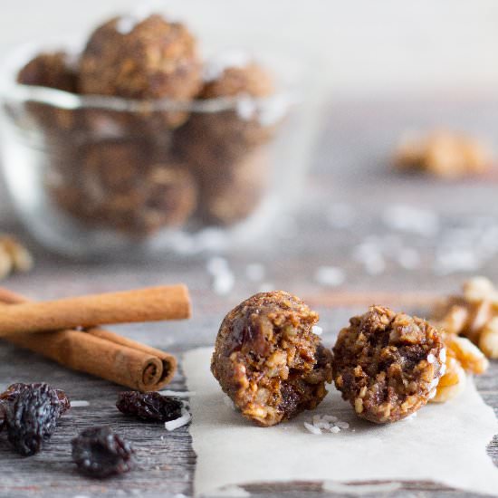 Raw Oatmeal Cookie Energy Bites