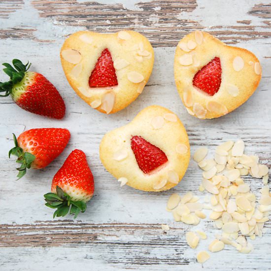 Almond Muffins with Strawberries