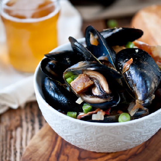 Spicy Beer Steamed Mussels