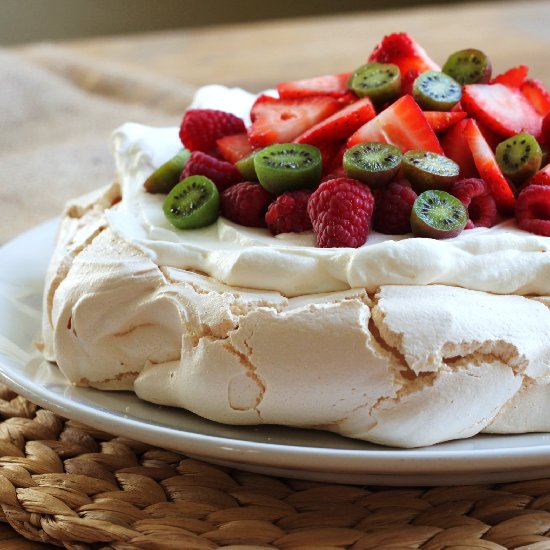 Kiwiberry Pavlova