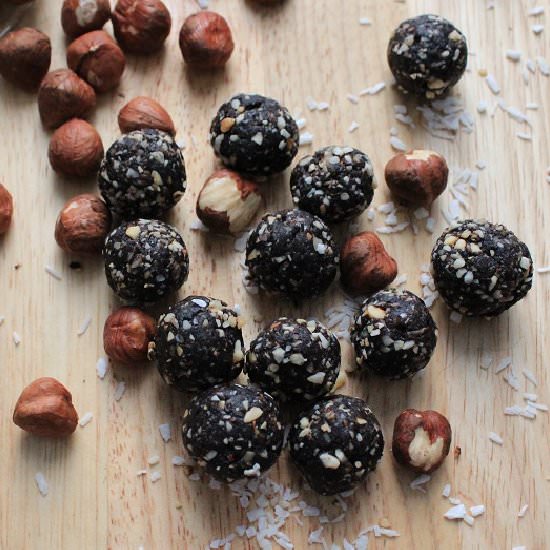 Raw Chocolate Hazelnut Balls