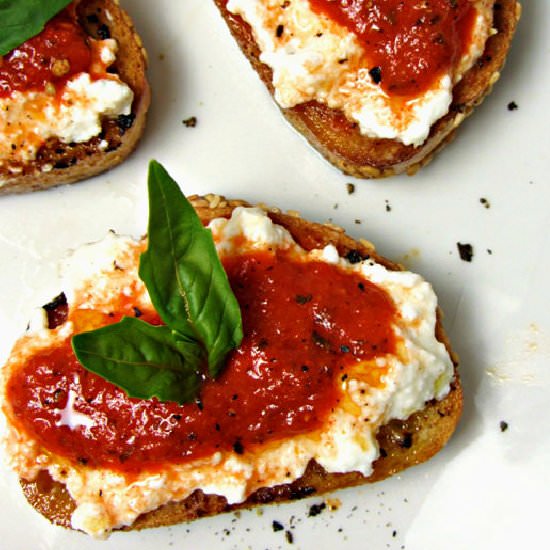 Roasted Red Pepper Crostini