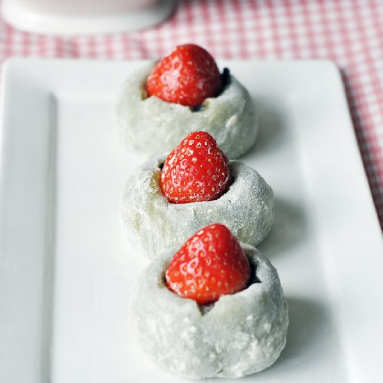 Green tea strawberry daifuku