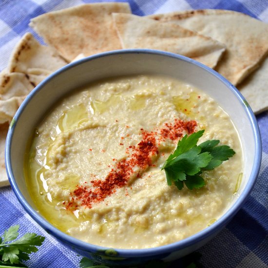 Roasted garlic hummus