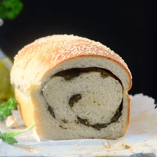 Mediterranean Flavored Spiral Bread