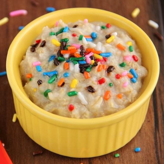 Skinny Funfetti Cake Batter Oatmeal