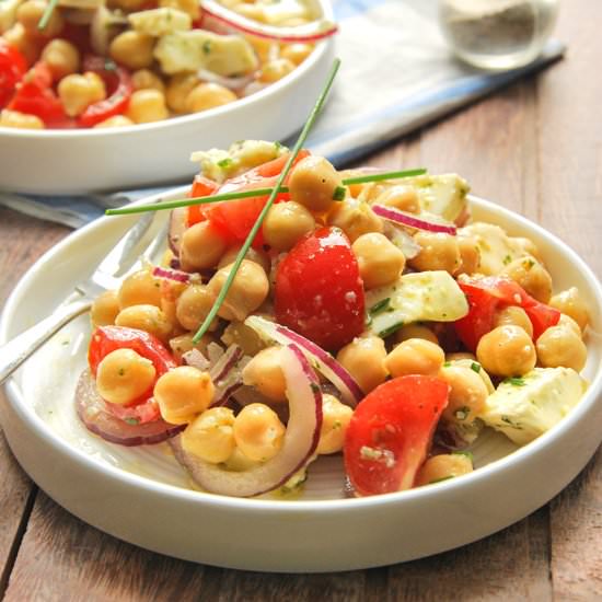 Salad with Chickpeas, Tomatoes and Mozzarella