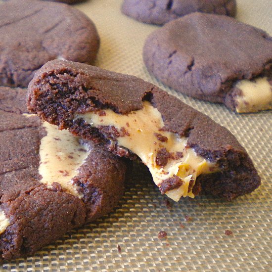 Chocolate Cookies Stuffed w/ Dulce