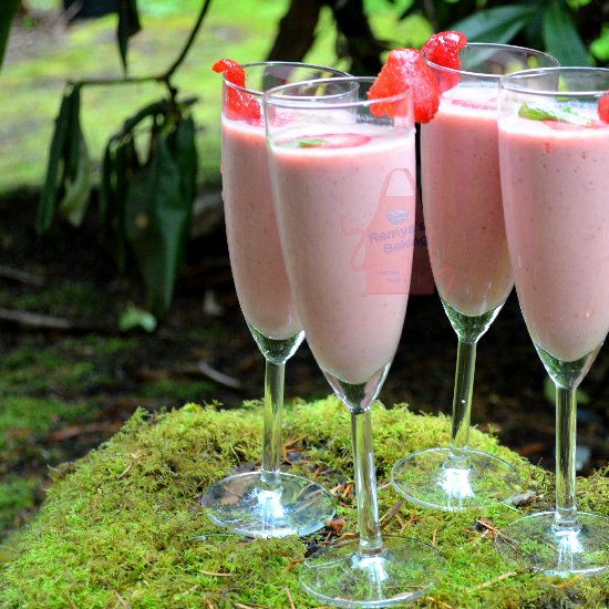 Strawberry Pear Smoothie