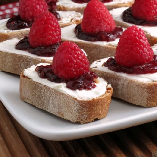 Easy Raspberry Cheesecake Crostini