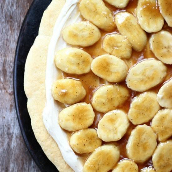 Bananas Foster Cookie Pizza