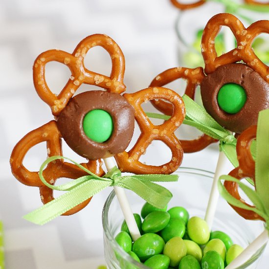 Shamrock Pretzel Pops