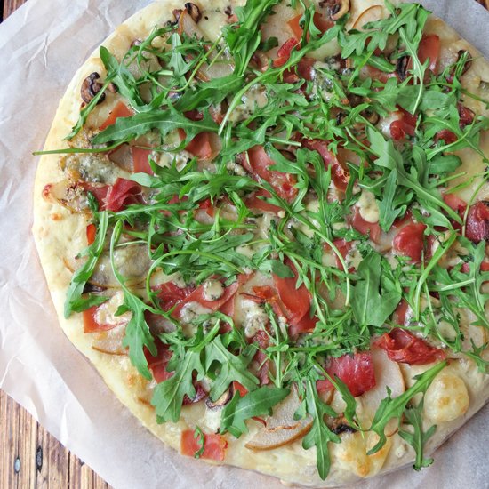 Pear, Prosciutto and Arugula Pizza