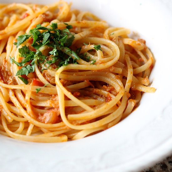 Spaghetti with Tomato Tuna Sauce