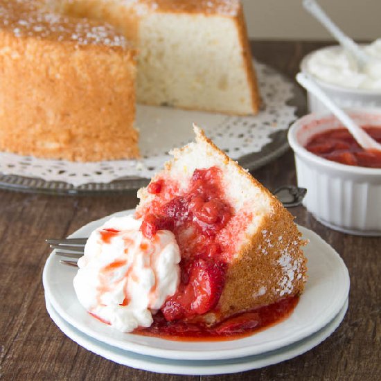 Angel Food Cake w/Strawberry Sauce